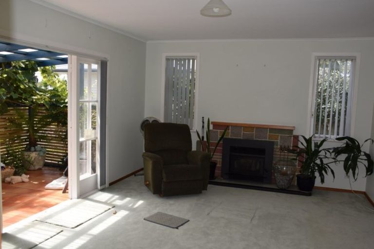 Photo of property in 14 Edgerton Road, Te Atatu Peninsula, Auckland, 0610