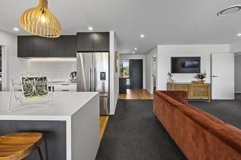 Photo of property in 8 Tikorangi Road East, Tikorangi, 4383