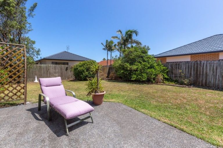 Photo of property in 13 Maghera Drive, East Tamaki Heights, Auckland, 2016