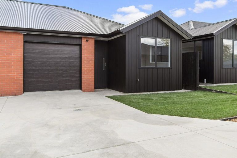 Photo of property in 2/4 Carey Street, Maeroa, Hamilton, 3200