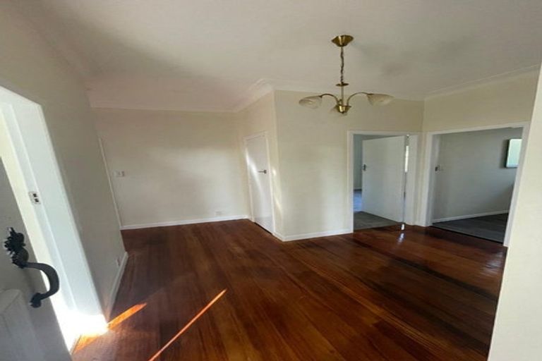 Photo of property in 141 Glenfield Road, Hillcrest, Auckland, 0626