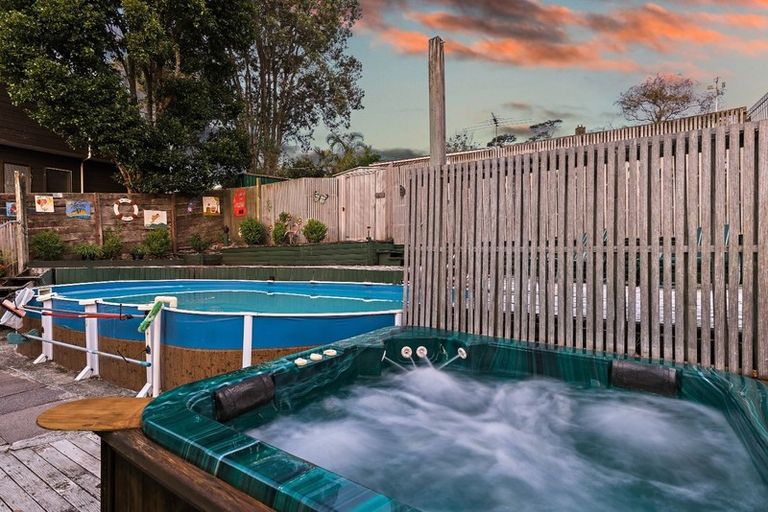 Photo of property in 46b Captain Scott Road, Glen Eden, Auckland, 0602