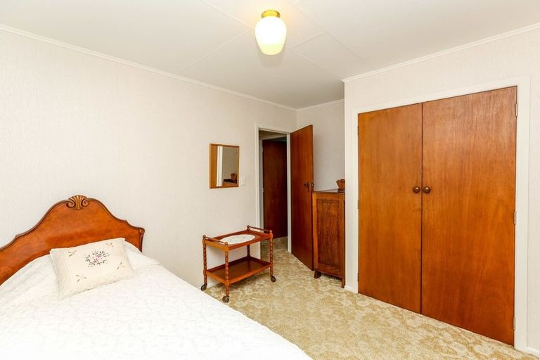 Photo of property in 10 Poplar Grove, Whalers Gate, New Plymouth, 4310