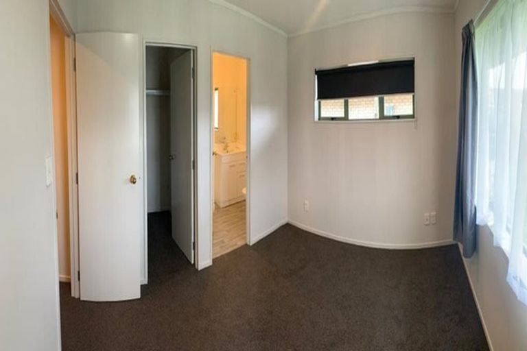 Photo of property in 30 Liddesdale Place, Papakura, 2110