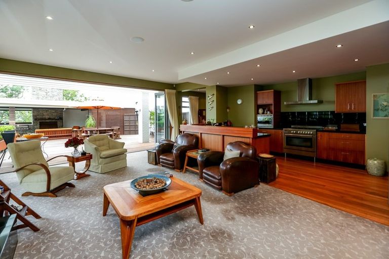 Photo of property in 531 South Road, Omata, New Plymouth, 4374