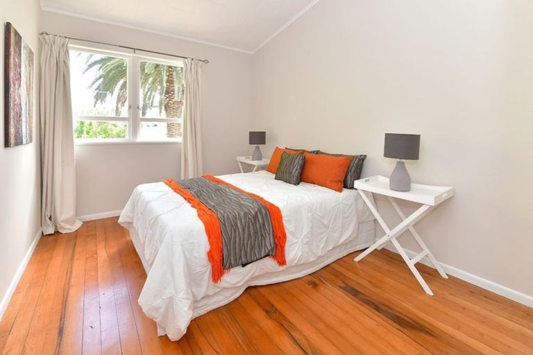 Photo of property in 1/19 Bowman Road, Forrest Hill, Auckland, 0620