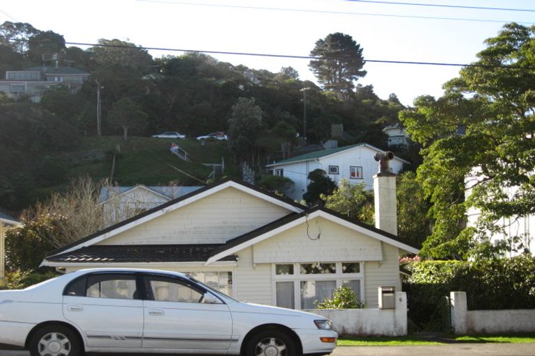 Photo of property in 6 Friend Street, Karori, Wellington, 6012