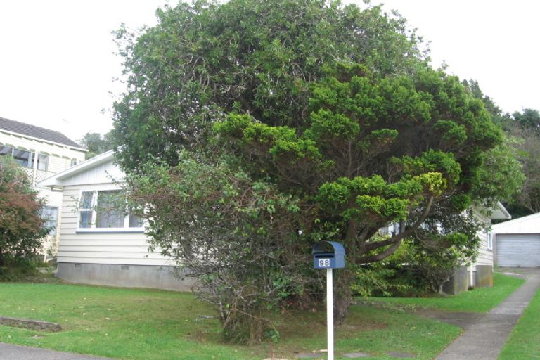 Photo of property in 98 Redwood Avenue, Tawa, Wellington, 5028