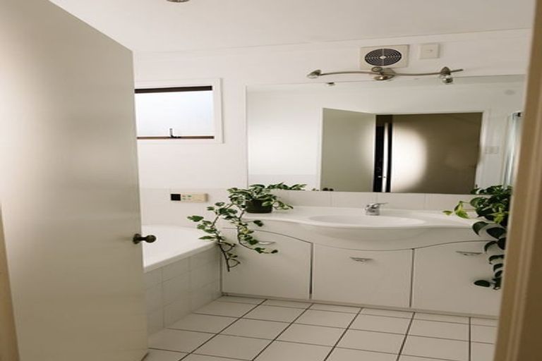 Photo of property in 28b Braid Road, St Andrews, Hamilton, 3200