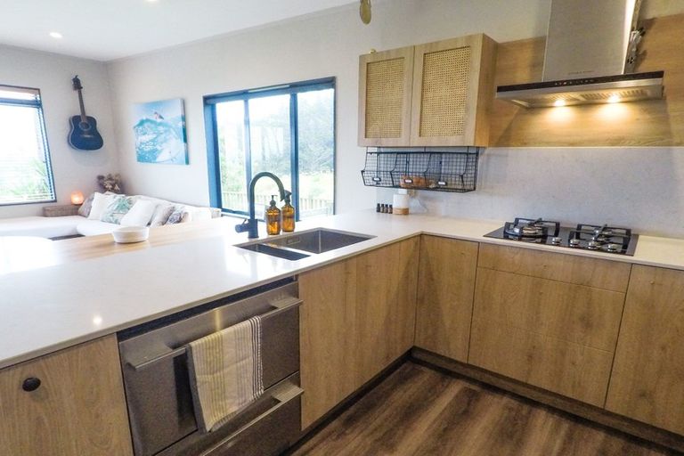 Photo of property in 333 Motutara Road, Muriwai, Waimauku, 0881