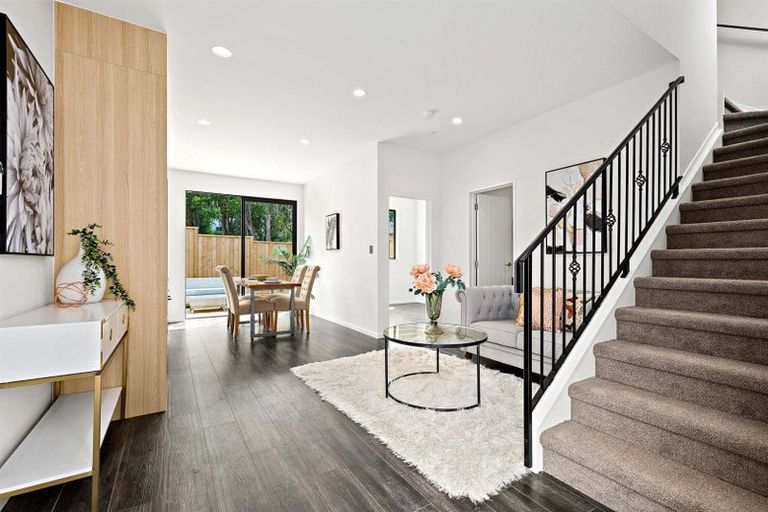 Photo of property in 7c Kerria Place, Sunnynook, Auckland, 0620