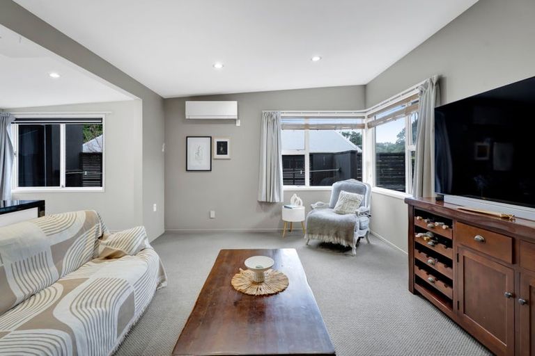 Photo of property in 70 Seaview Road, Marfell, New Plymouth, 4310