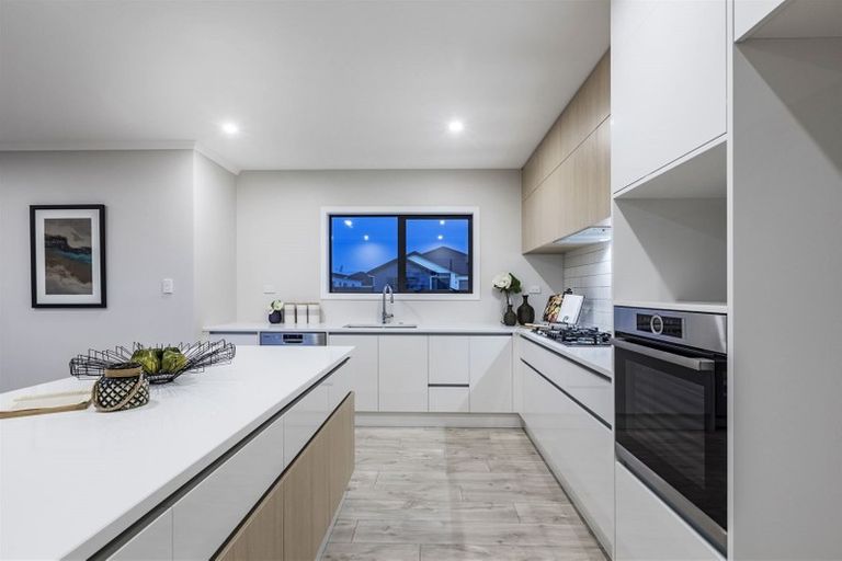 Photo of property in 8 Vogwill Road, Kumeu, 0810