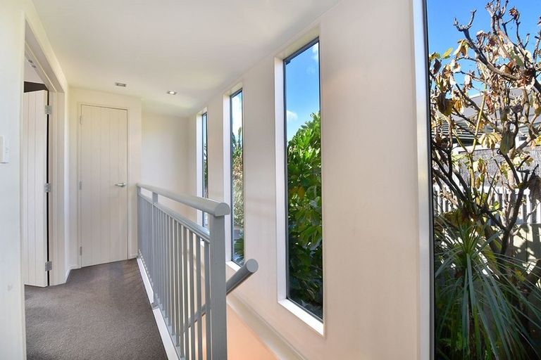 Photo of property in 8 Rivervale Grove, Stanmore Bay, Whangaparaoa, 0932