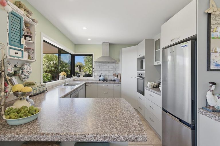 Photo of property in 14 Waipuna Grove, Welcome Bay, Tauranga, 3112