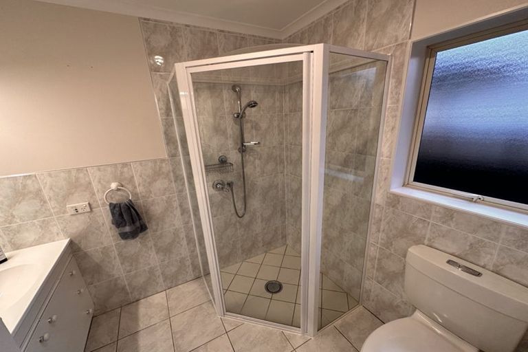 Photo of property in 18 Dan Tori Place, Orewa, 0931