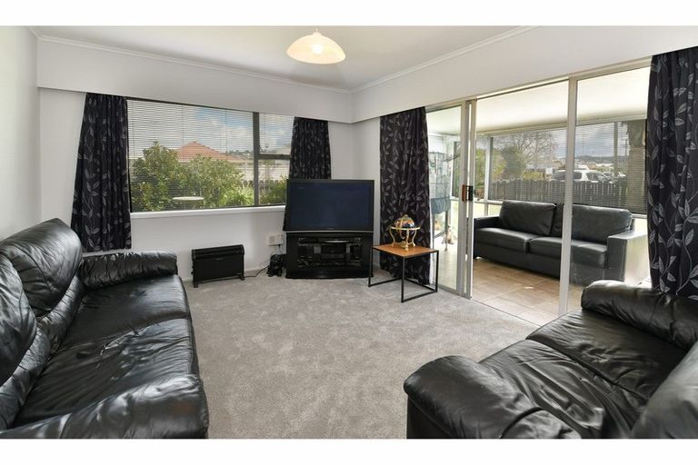 Photo of property in 1/127 Centreway Road, Orewa, 0931