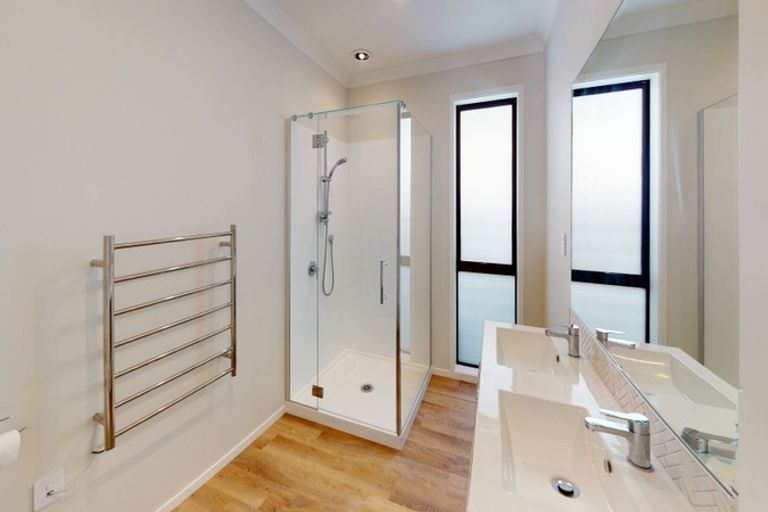 Photo of property in 122 Silverstream Road, Crofton Downs, Wellington, 6035