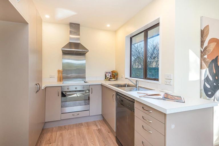Photo of property in 213b Wainoni Road, Avondale, Christchurch, 8061