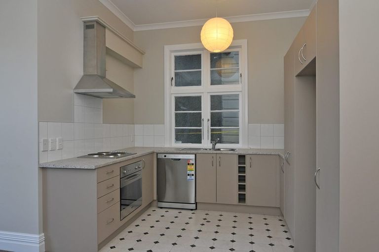 Photo of property in 4/112 Austin Street, Mount Victoria, Wellington, 6011