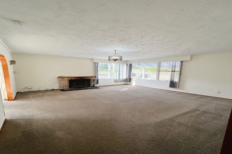 Photo of property in 1/520 Beach Road, Murrays Bay, Auckland, 0630