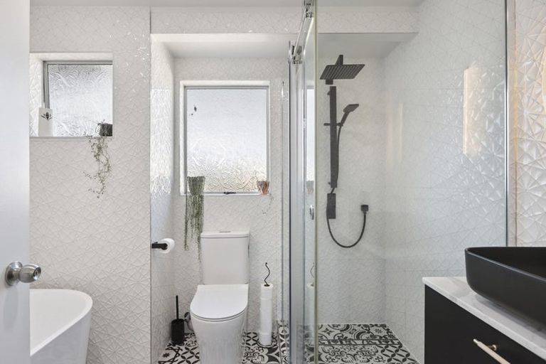 Photo of property in 58 Forest Hill Road, Henderson, Auckland, 0612