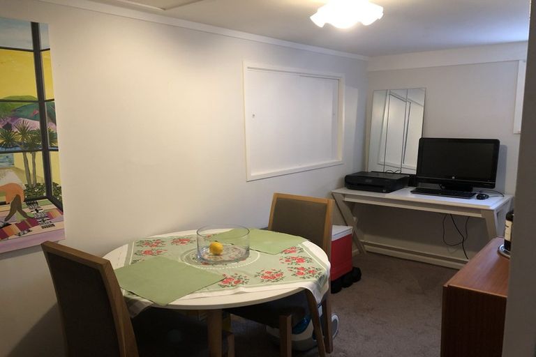 Photo of property in 11 Castaing Crescent, Te Atatu South, Auckland, 0610