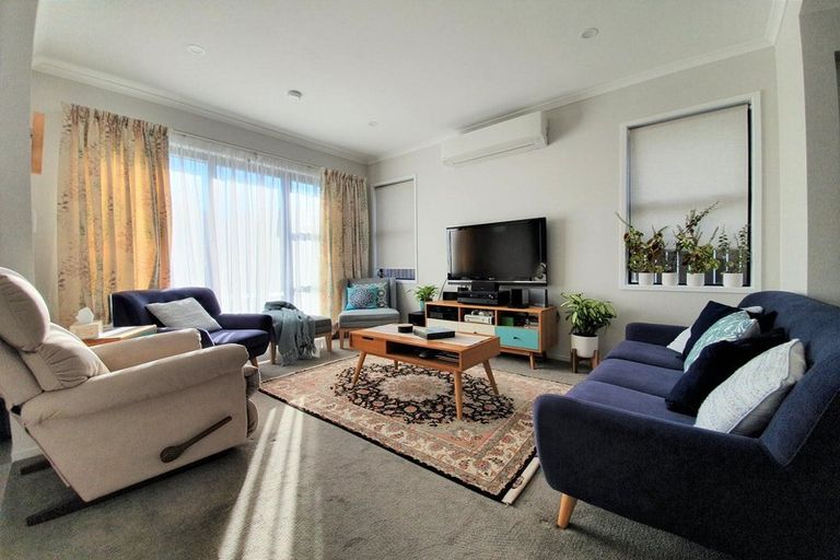 Photo of property in 9 Sacred Kingfisher Road, Hobsonville, Auckland, 0616