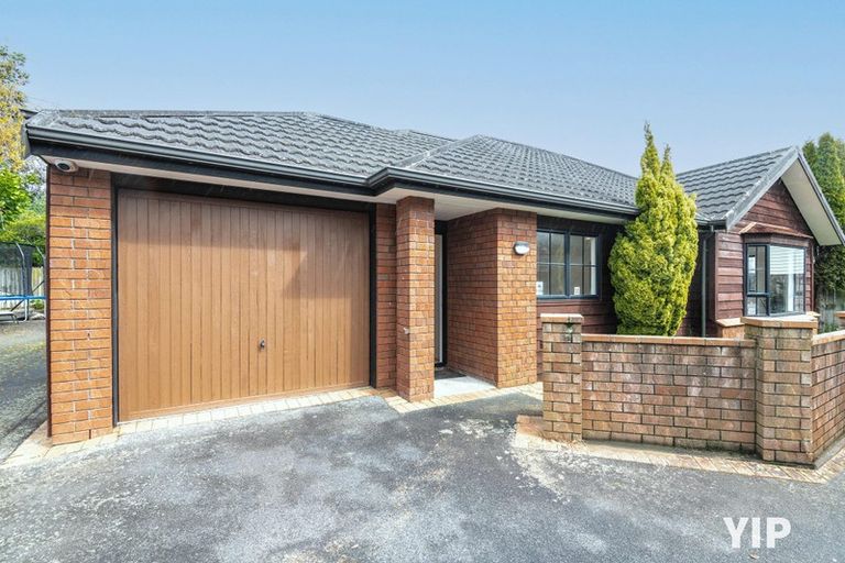 Photo of property in 2/10 Pohutukawa Street, Woburn, Lower Hutt, 5010