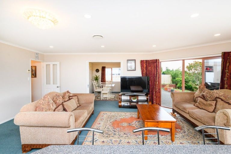 Photo of property in 12 Silkwood Place, Fitzherbert, Palmerston North, 4410