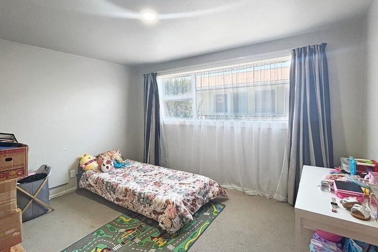 Photo of property in 96 Daniels Road, Redwood, Christchurch, 8051