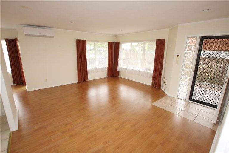 Photo of property in 25 Burswood Drive, Burswood, Auckland, 2013