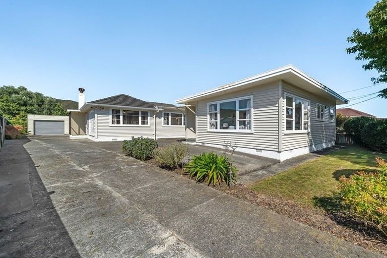 Photo of property in 6 Foster Street, Taita, Lower Hutt, 5011