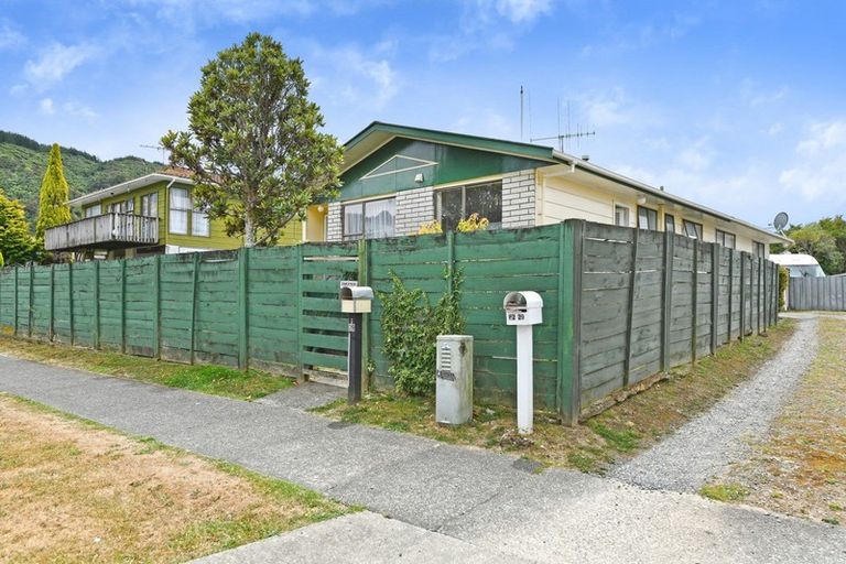 Photo of property in 1/29 Gemstone Drive, Birchville, Upper Hutt, 5018