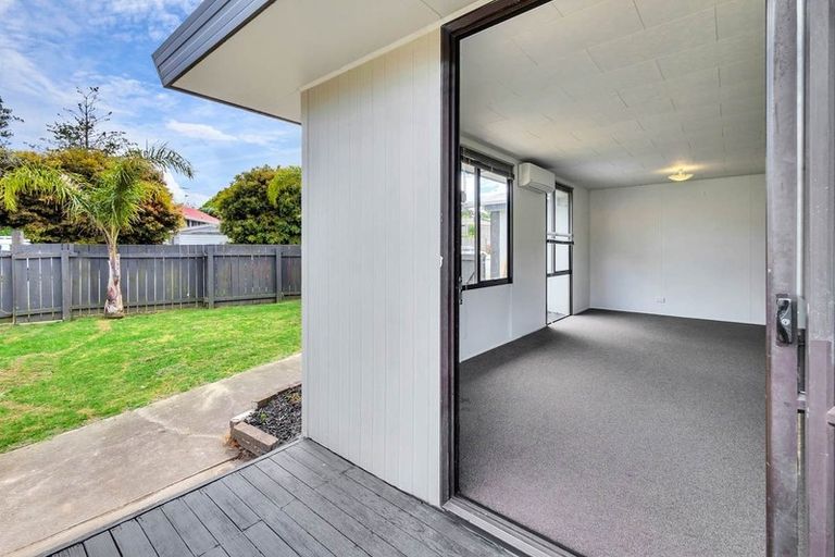 Photo of property in 28 Devonshire Road, Unsworth Heights, Auckland, 0632