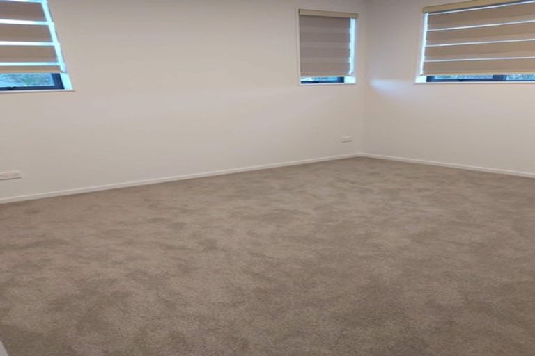 Photo of property in 9a Gossamer Drive, Pakuranga Heights, Auckland, 2010