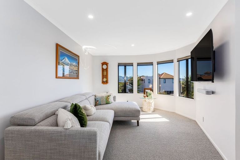 Photo of property in 8 Glengavel Grove, Papakowhai, Porirua, 5024