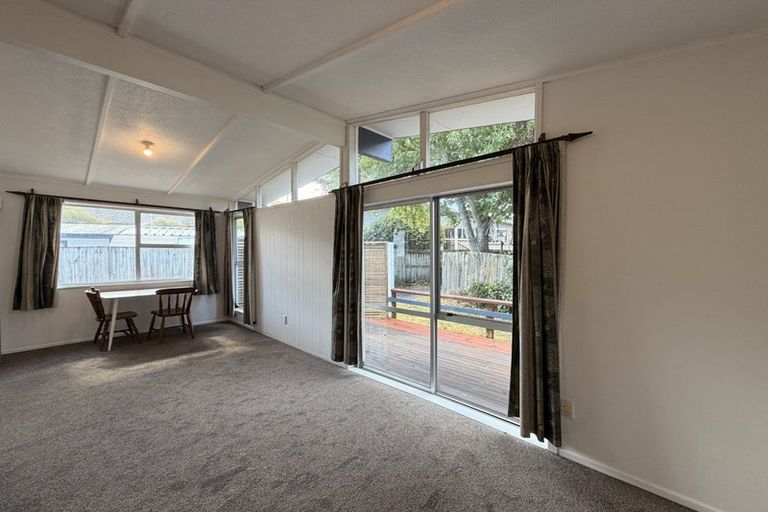 Photo of property in 85 Girrahween Drive, Totara Vale, Auckland, 0629
