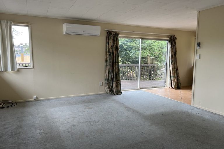 Photo of property in 19 Glenfinn Place, Massey, Auckland, 0614