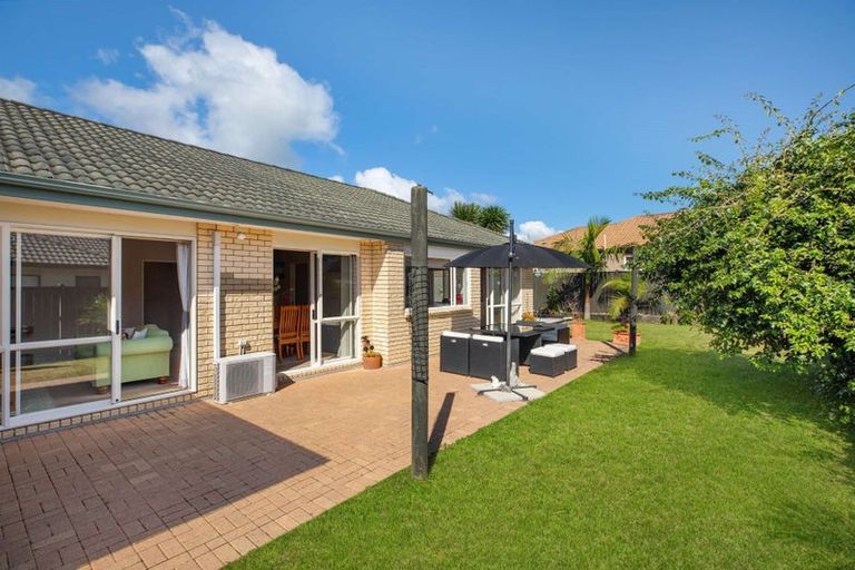 Photo of property in 5 Bellshill Close, Wattle Downs, Auckland, 2103