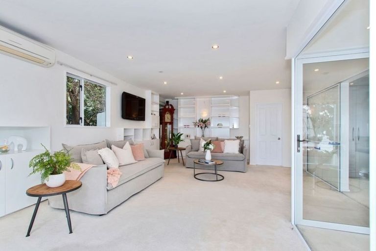 Photo of property in 34 Mount Pleasant Road, Mount Pleasant, Christchurch, 8081