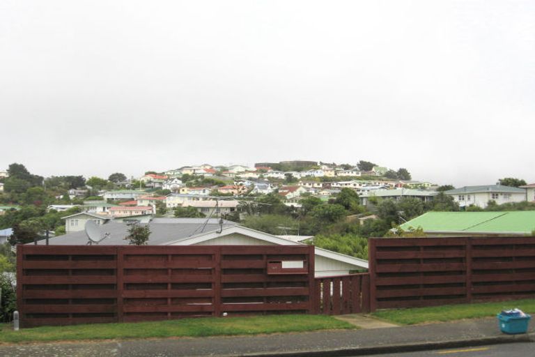 Photo of property in 47 Stewart Drive, Newlands, Wellington, 6037
