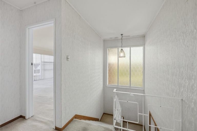 Photo of property in 16 Highlight Parade, Te Atatu South, Auckland, 0610