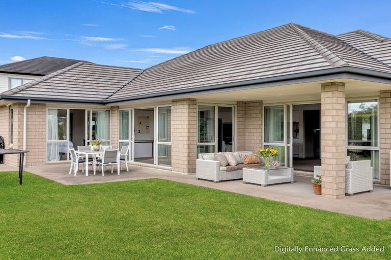 Photo of property in 9 Portofino Point, Karaka, Papakura, 2113