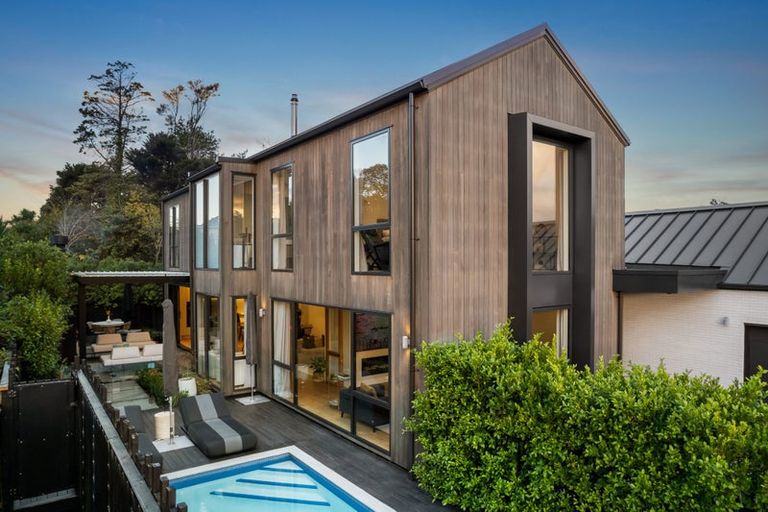 Photo of property in 21 Oscar Road, Greenhithe, Auckland, 0632