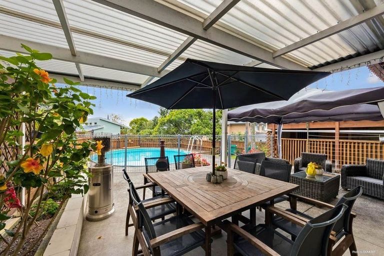 Photo of property in 20 Royal Road, Massey, Auckland, 0614