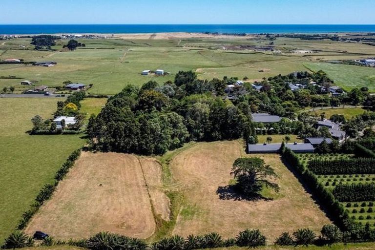 Photo of property in 1252 Devon Road, Sentry Hill, New Plymouth, 4373