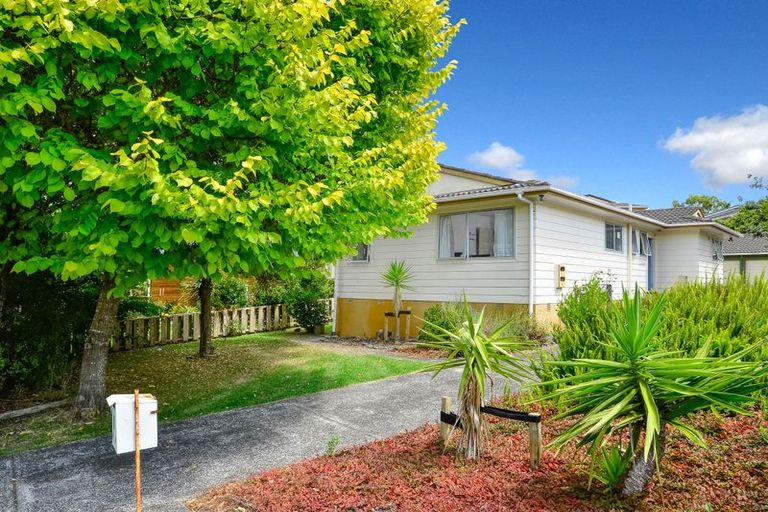 Photo of property in 1 Cushla Place, Massey, Auckland, 0614