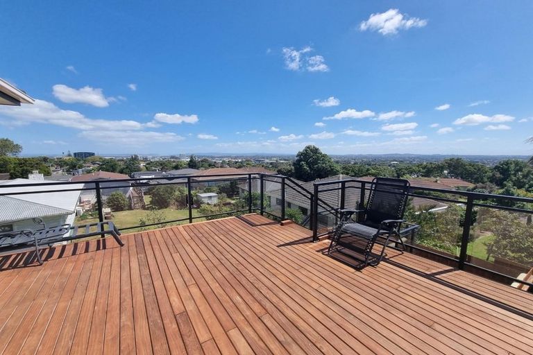 Photo of property in 54 Redoubt Road, Clover Park, Auckland, 2105