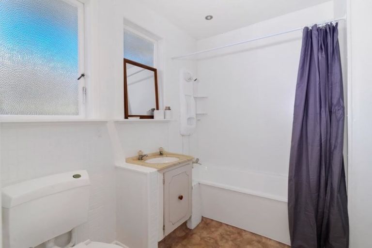 Photo of property in 28 Charles Road, Hannahs Bay, Rotorua, 3010